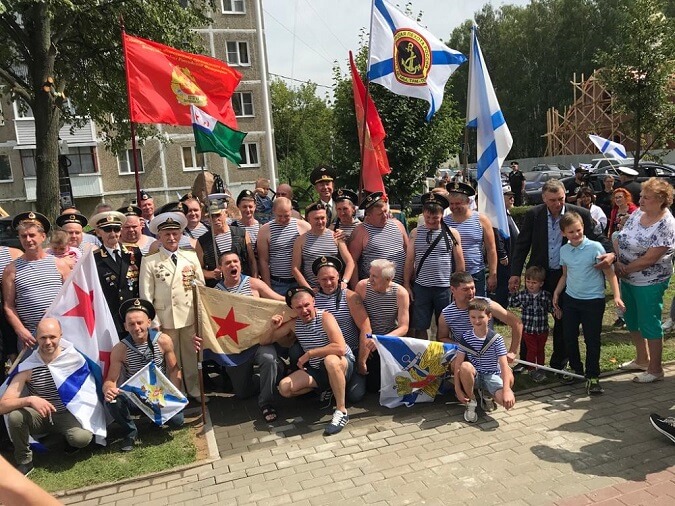 Открытие памятника морякам в День ВМФ 